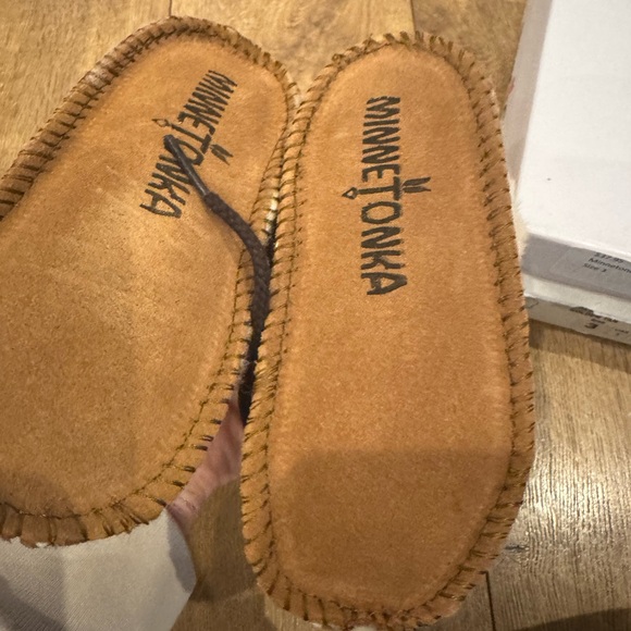 Minnetonka Infant Sheepskin Booties - Tan - Picture 4 of 4